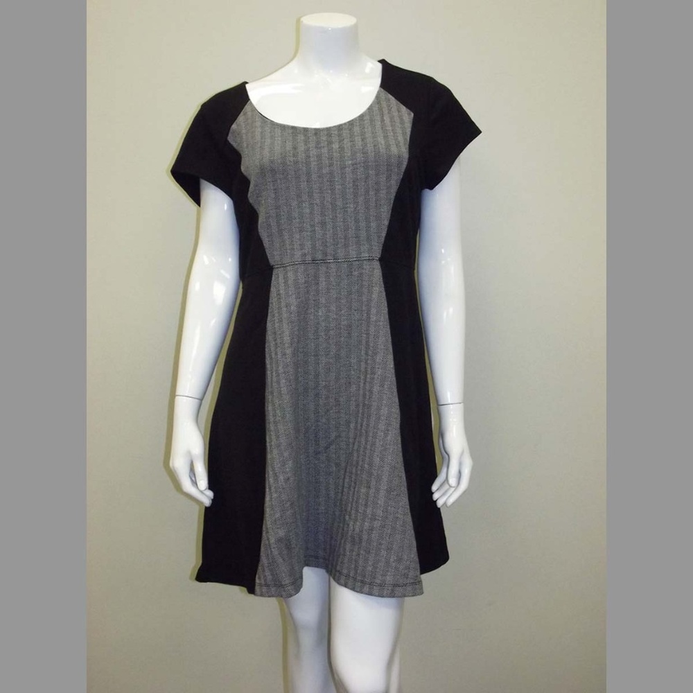 Black & Grey Colorblock Flattering Dress - Size XL
